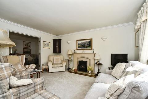 2 bedroom retirement property for sale, East Allcourt, Lechlade GL7