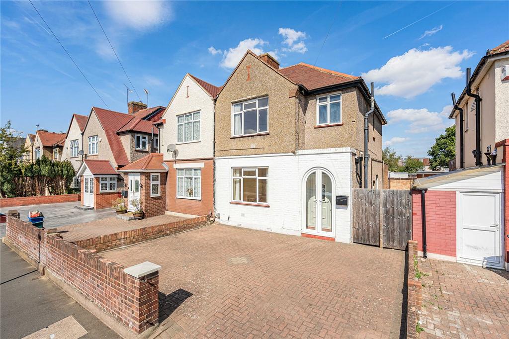Heath Road, Hounslow, TW3 3 bed semi-detached house for sale - £565,000