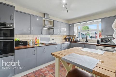 4 bedroom detached house for sale, Sharpswood Manor, Swadlincote