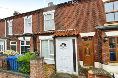 3 bedroom terraced house to rent, Churchill Road, NR3