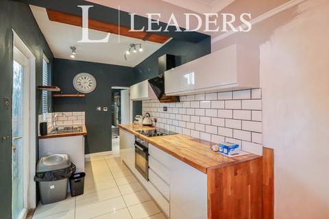 3 bedroom terraced house to rent, Churchill Road, NR3