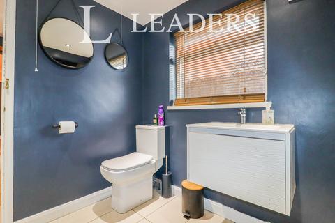 3 bedroom terraced house to rent, Churchill Road, NR3