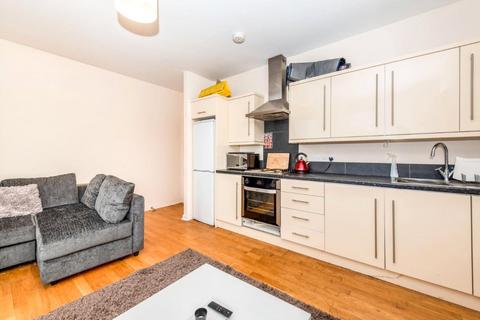 1 bedroom flat to rent, East Street, Epsom, KT17