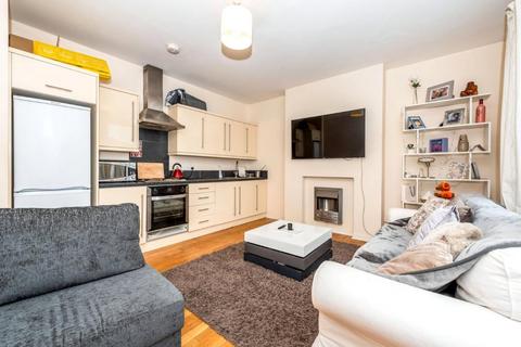 1 bedroom flat to rent, East Street, Epsom, KT17