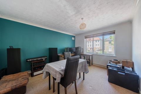 2 bedroom flat to rent, Lawn Road, Southampton, Hampshire, SO17