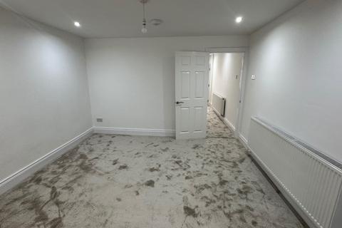 3 bedroom terraced house to rent, Plough Hill Road, Nuneaton