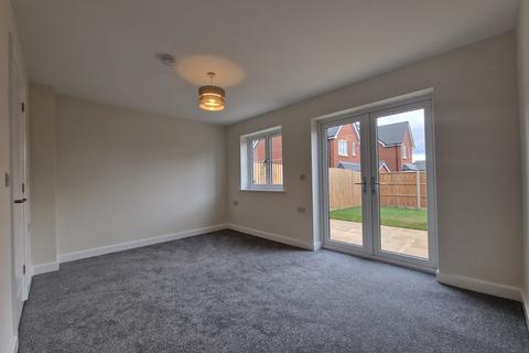2 bedroom semi-detached house to rent, Helliwells Drive, Perton WV6