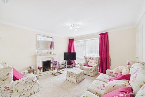 3 bedroom terraced house for sale, Chaucer Drive, Aylesbury, Buckinghamshire