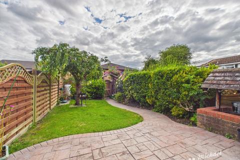 3 bedroom terraced house for sale, Chaucer Drive, Aylesbury, Buckinghamshire