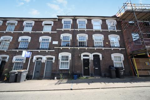 4 bedroom townhouse for sale, Liverpool Road, Luton