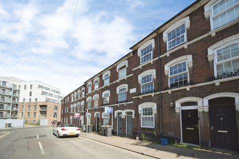 4 bedroom townhouse for sale, Liverpool Road, Luton