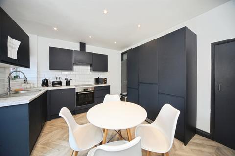 4 bedroom townhouse for sale, Liverpool Road, Luton