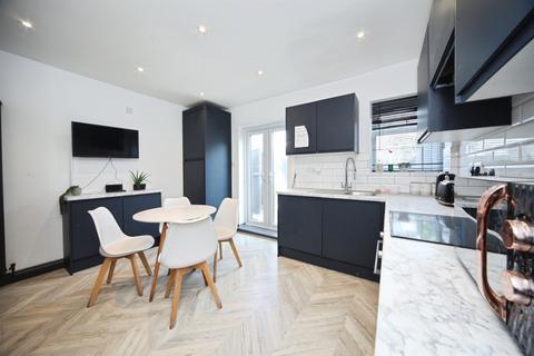 4 bedroom townhouse for sale, Liverpool Road, Luton