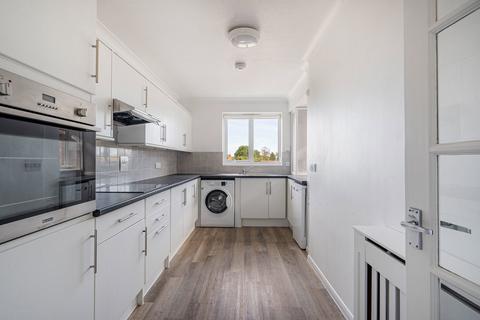 2 bedroom flat for sale, Lower Road, Bookham, KT23