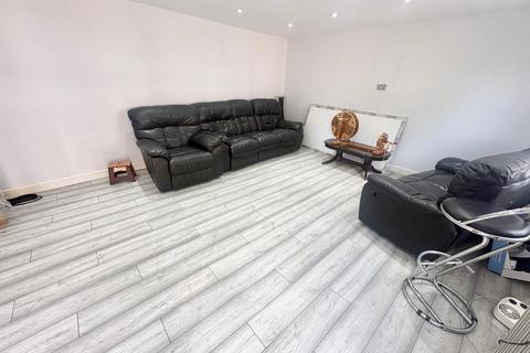 4 bedroom semi-detached house to rent, Wadhurst Road, Birmingham, B17