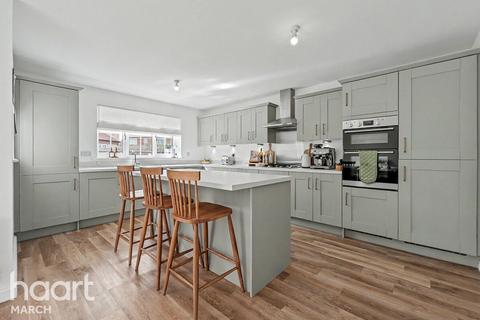 4 bedroom detached house for sale, Sunflower Avenue, March