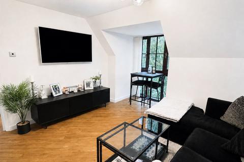 1 bedroom apartment for sale, Spruce Close, Laindon, Basildon, Essex