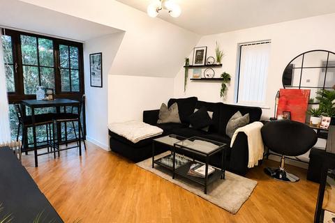 1 bedroom apartment for sale, Spruce Close, Laindon, Basildon, Essex