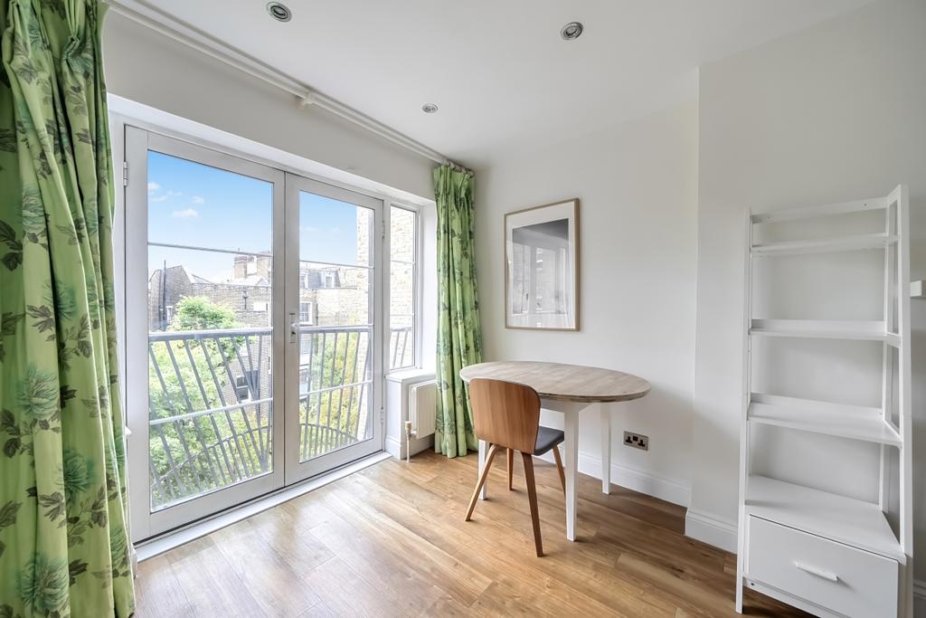 Apartment in London - View 5