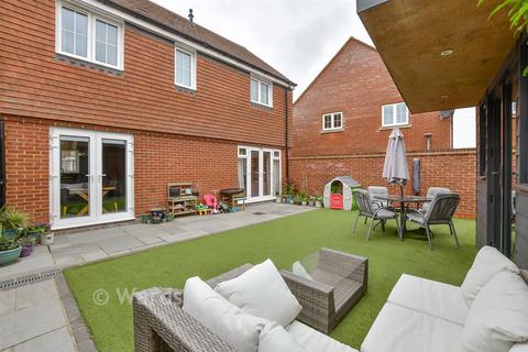 3 bedroom semi-detached house for sale, Harrier Drive, Ashford TN25