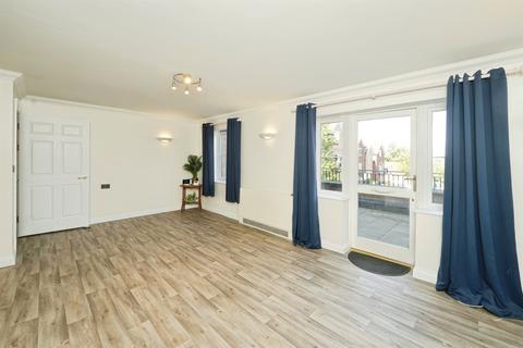1 bedroom apartment for sale, Chantry Court, Westbury