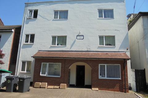 Studio to rent, Merridale Lane, Wolverhampton WV3
