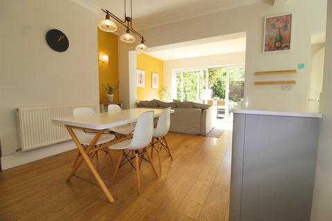 3 bedroom semi-detached house to rent, Brackley Road, Heaton Chapel,