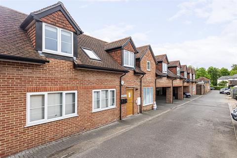 2 bedroom house to rent, Flat 1, 26 Station Parade, East Horsley
