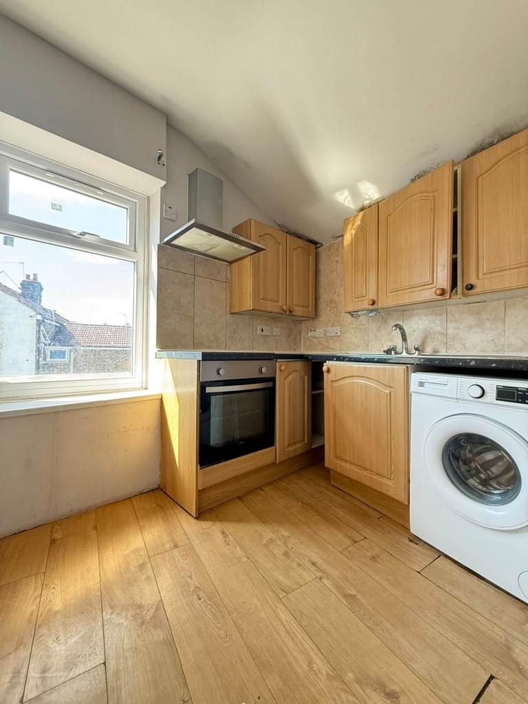 Apartment in Southall - View 2