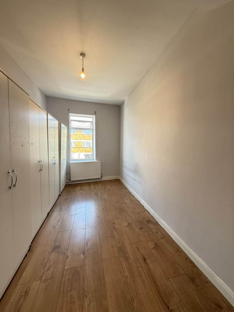 Apartment in Southall - View 5