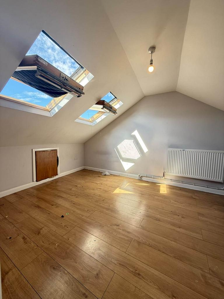 Apartment in Southall - More
