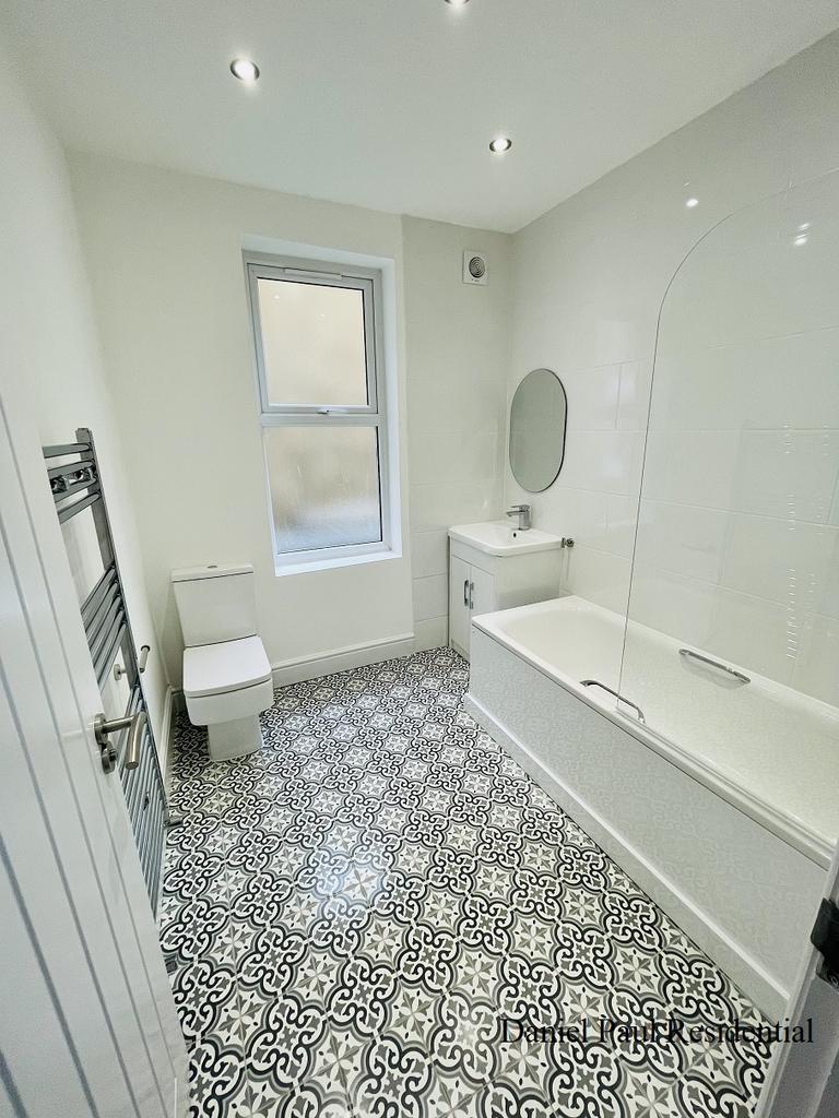Apartment in Hanwell - View 3