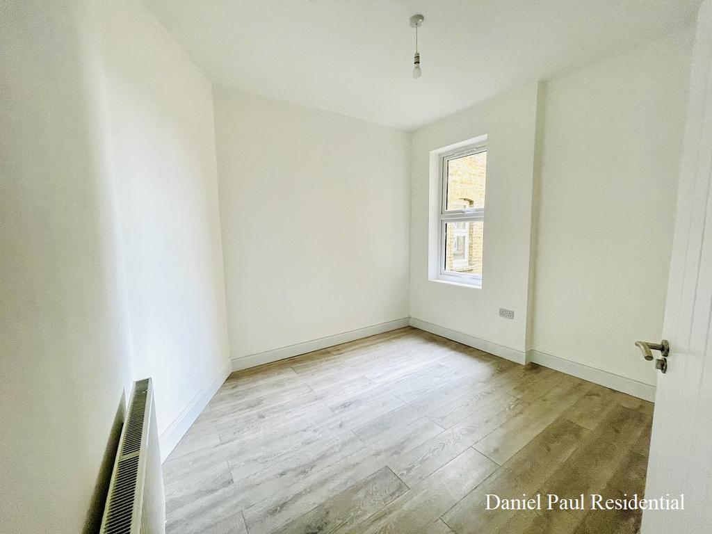 Apartment in Hanwell - View 5