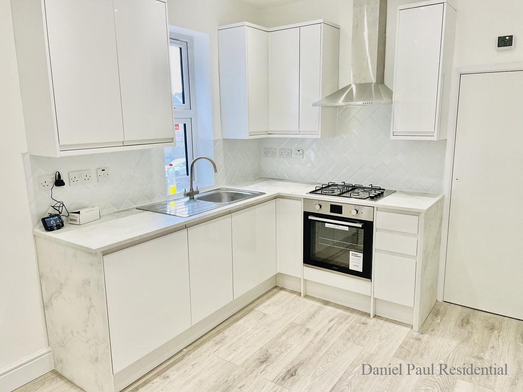 Apartment in Hanwell - View 2
