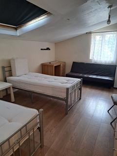2 bedroom flat to rent, Osterley Park Road, Southall