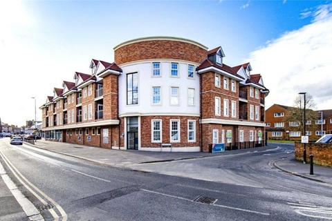 2 bed flat/apartment for rent in Peach Street, Wokingham, Berkshire, RG40