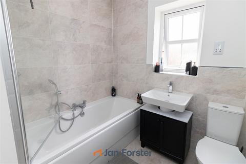3 bedroom end of terrace house for sale, Paddock Way, North Shields