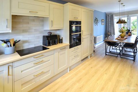 4 bedroom detached house for sale, Cartwright Way, Evesham, WR11 2RS