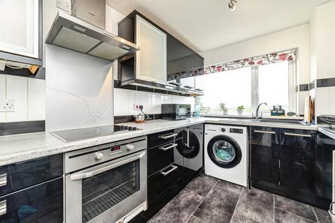 2 bedroom flat for sale, Sylvia Close, Basingstoke