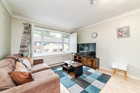2 bedroom flat for sale, Sylvia Close, Basingstoke