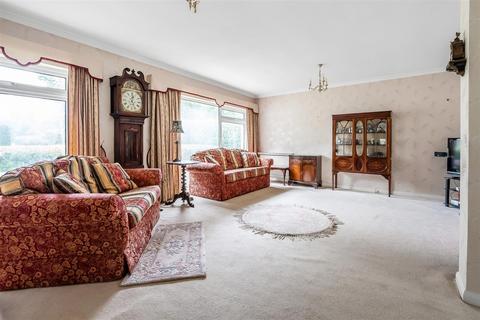 4 bedroom detached house for sale, Warren Avenue, South Cheam, SM2
