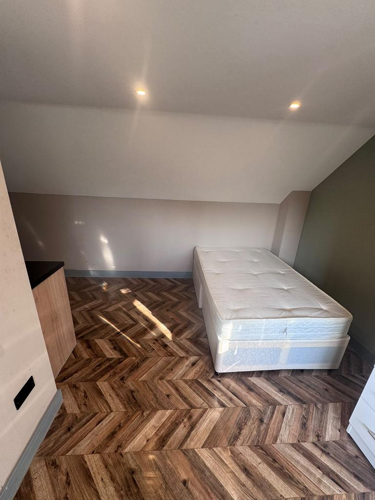 Apartment in Harefield - View 2