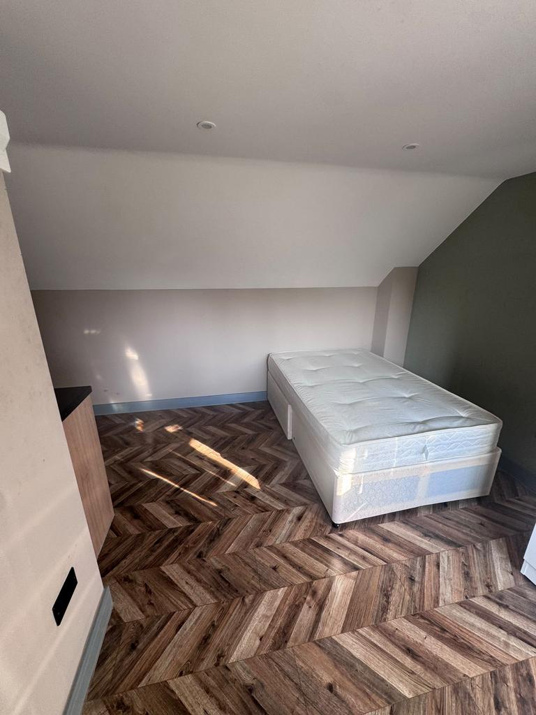 Apartment in Harefield - View 3