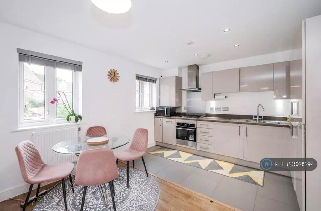 Apartment in Chigwell - View 2