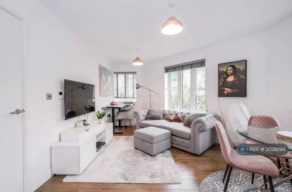 Apartment in Chigwell - View 3