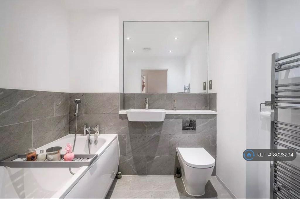 Apartment in Chigwell - More