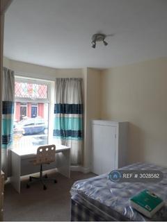 3 bedroom terraced house to rent, Arnside Street, Manchester, M14