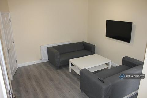 3 bedroom terraced house to rent, Arnside Street, Manchester, M14