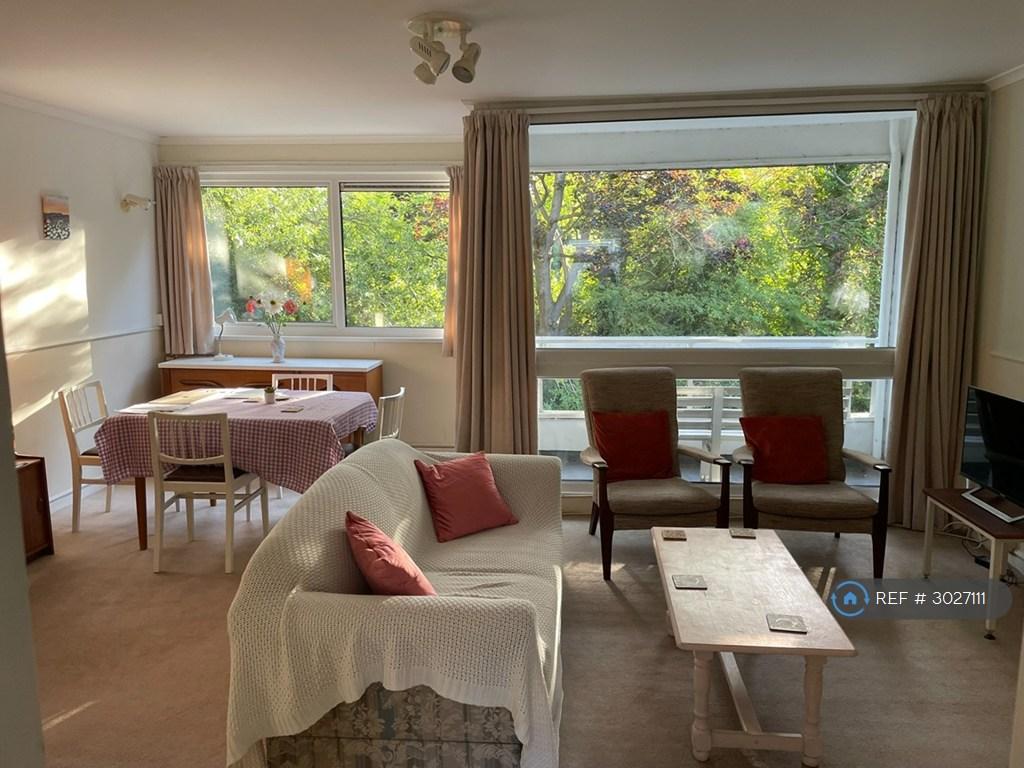 Apartment in Cambridge, Cambridgeshire - View 2