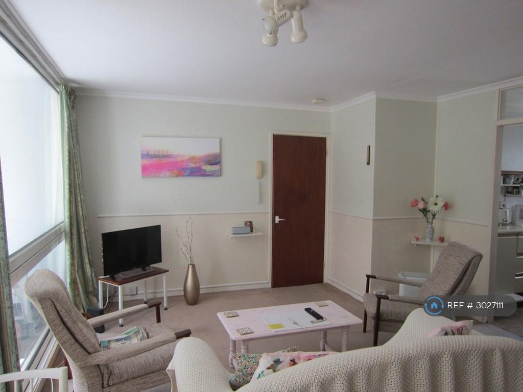 Apartment in Cambridge, Cambridgeshire - View 4